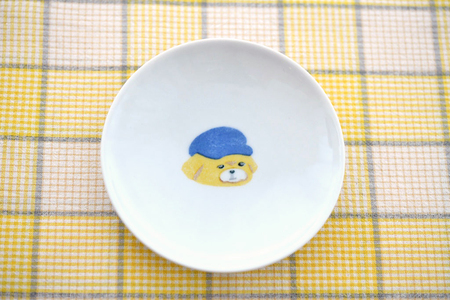 寄付つき犬柄小皿（箱入り1枚）